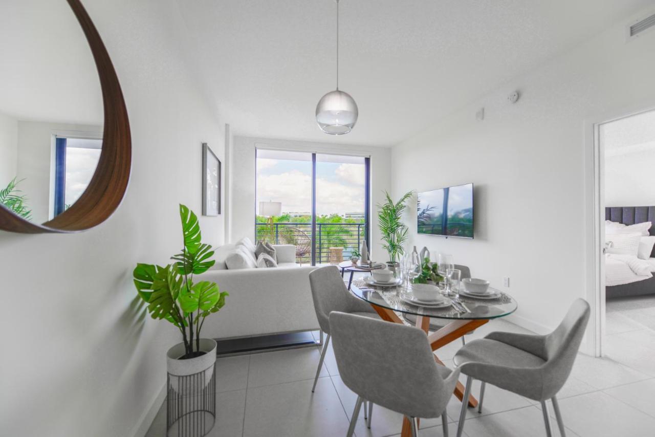 Cozy 1- 1 Bedroom Steps From Downtown Doral Park Miami Exterior photo