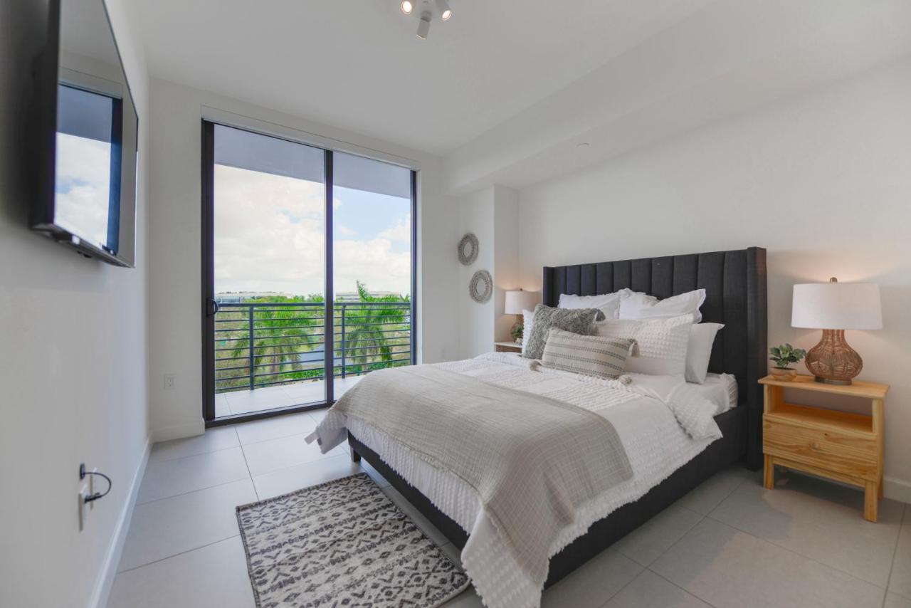 Cozy 1- 1 Bedroom Steps From Downtown Doral Park Miami Exterior photo