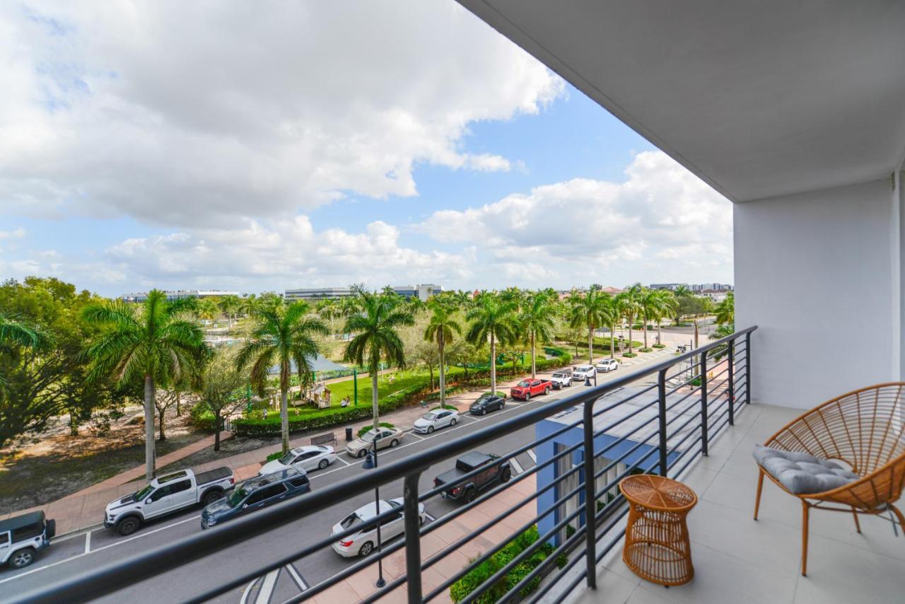 Cozy 1- 1 Bedroom Steps From Downtown Doral Park Miami Exterior photo