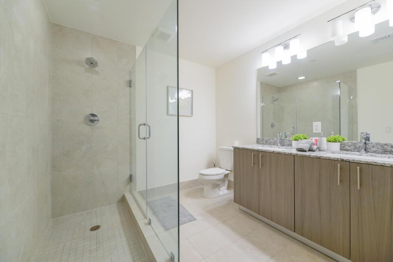 Cozy 1- 1 Bedroom Steps From Downtown Doral Park Miami Exterior photo