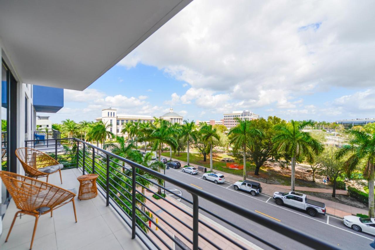 Cozy 1- 1 Bedroom Steps From Downtown Doral Park Miami Exterior photo
