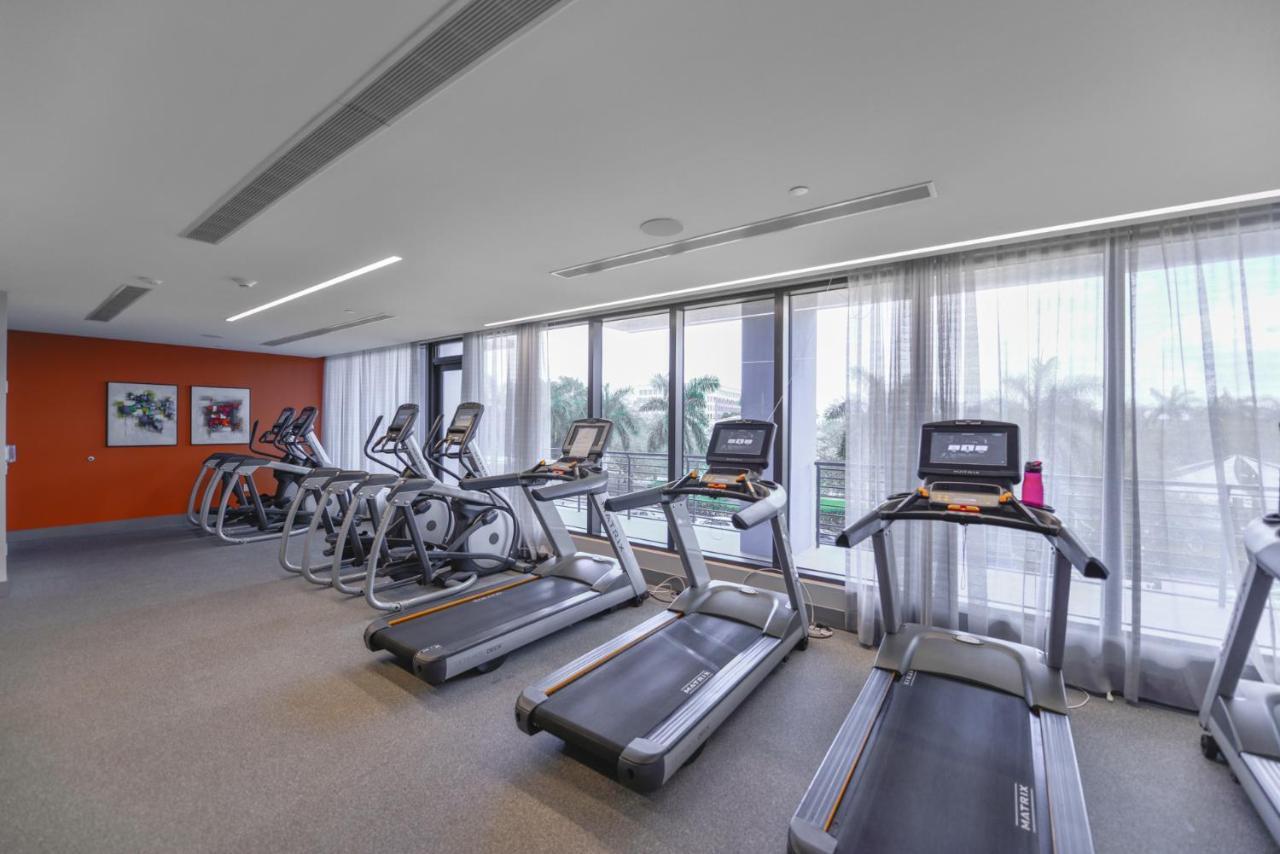 Cozy 1- 1 Bedroom Steps From Downtown Doral Park Miami Exterior photo