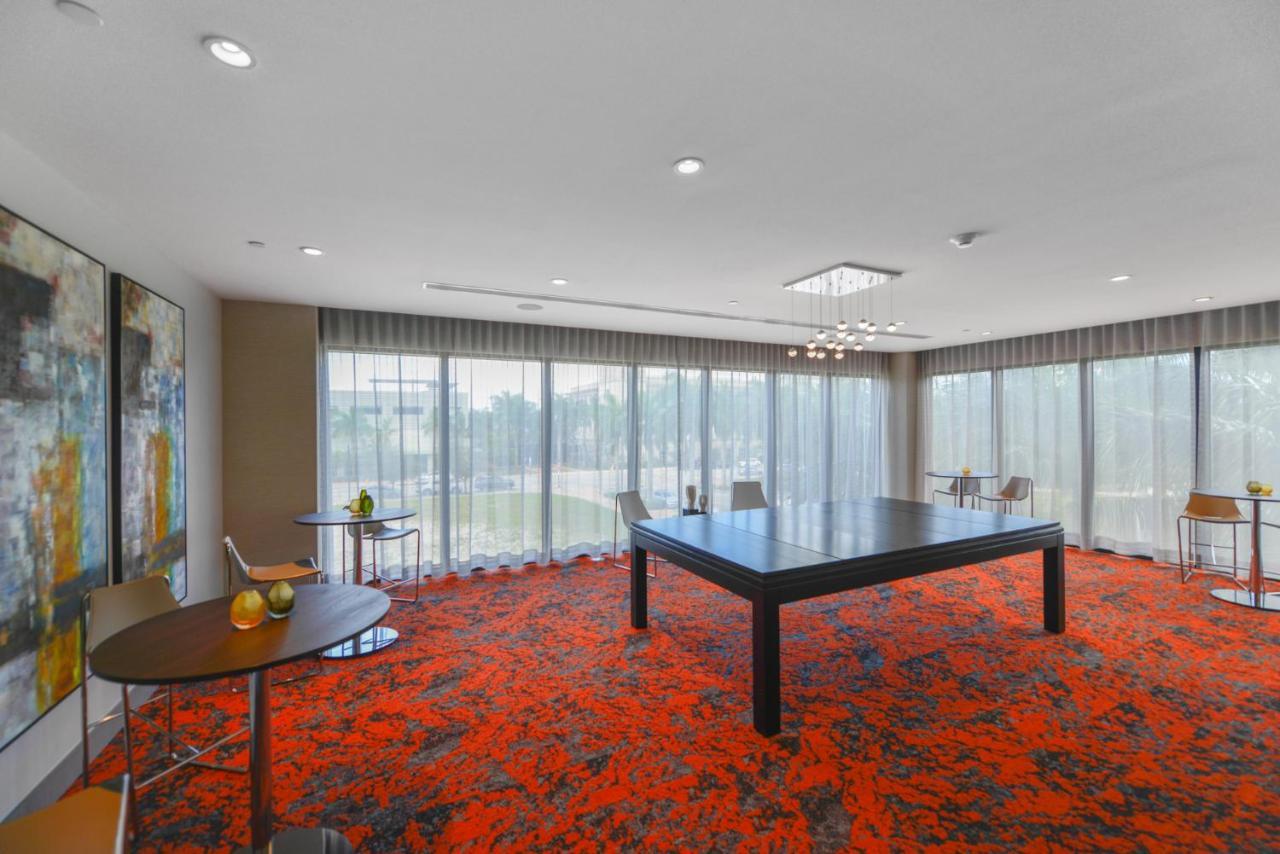 Cozy 1- 1 Bedroom Steps From Downtown Doral Park Miami Exterior photo